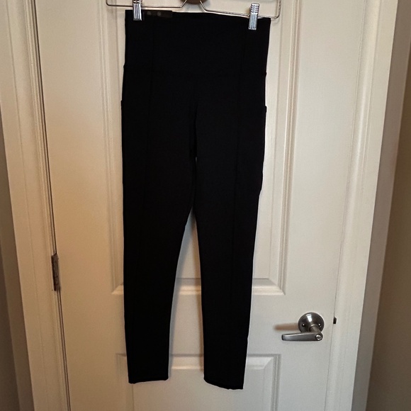 BNWT - TNA Life Leggings with side pockets- BLACK - Picture 1 of 5